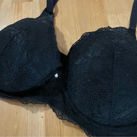 Black Lacy Bra - Picture 3 of 8